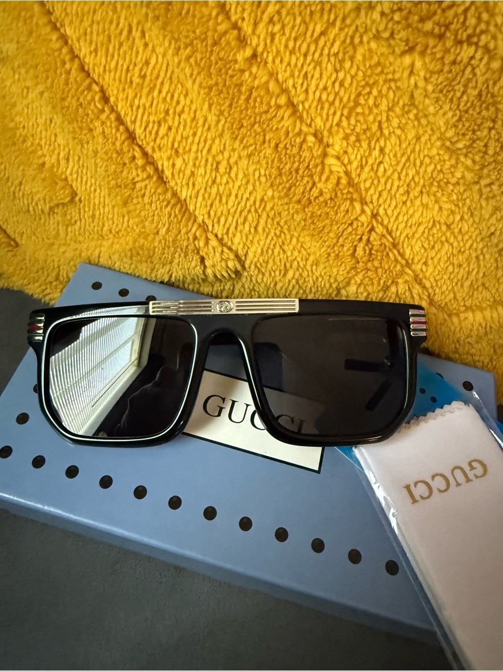 🔥Gucci Black Sunglasses with Silver Trim Full inclusion🔥